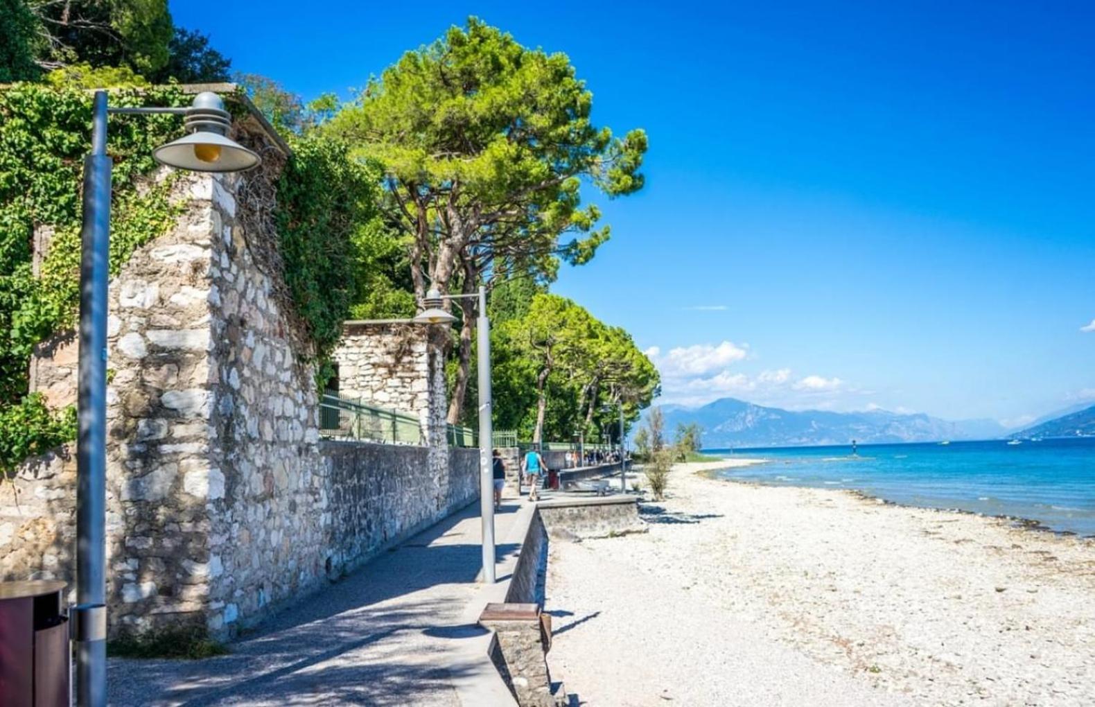 Artemide Apartment - A Soli 150M Dal Lago Di Garda Sirmione Exterior photo